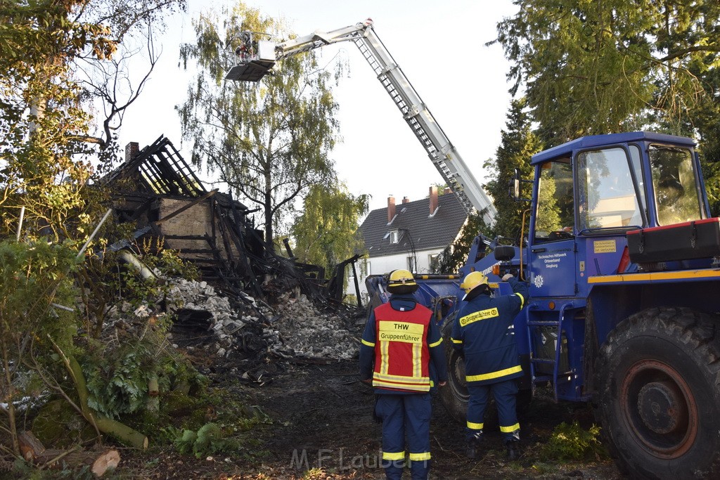 Grossfeuer Einfamilienhaus Siegburg Muehlengrabenstr P1077.JPG - Miklos Laubert